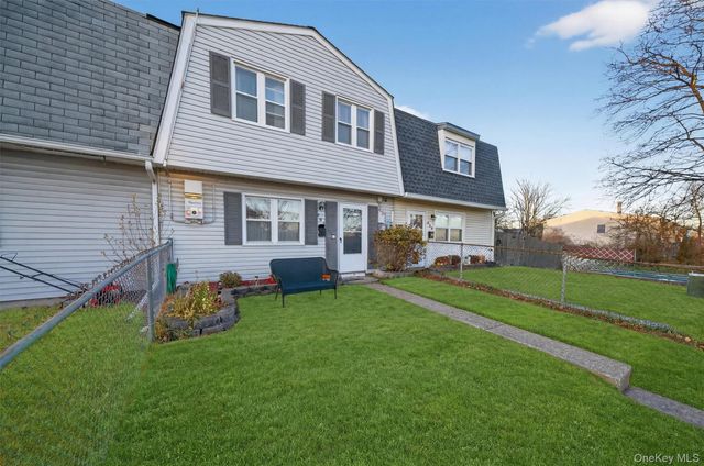 204 Country Club Drive, Maybrook, NY 12543