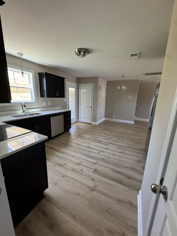 122 Ralph Ct, Clarksville, TN 37040