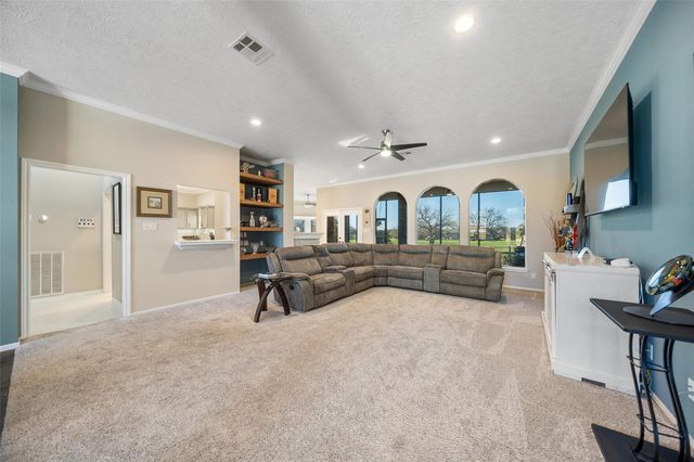 118 Hillsborough Drive W, Montgomery, TX 77356