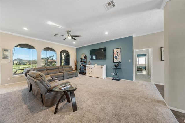 118 Hillsborough Drive W, Montgomery, TX 77356