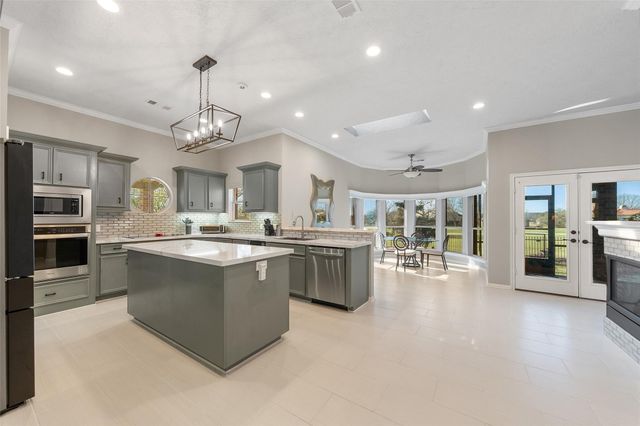 118 Hillsborough Drive W, Montgomery, TX 77356