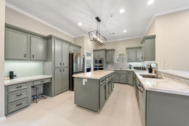 118 Hillsborough Drive W, Montgomery, TX 77356