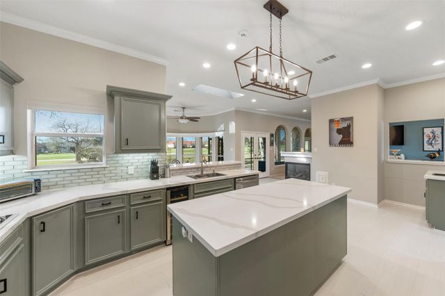 118 Hillsborough Drive W, Montgomery, TX 77356