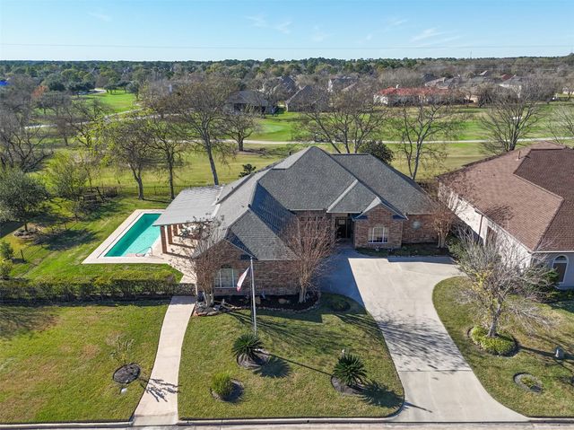 118 Hillsborough Drive W, Montgomery, TX 77356