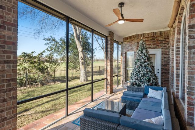 118 Hillsborough Drive W, Montgomery, TX 77356