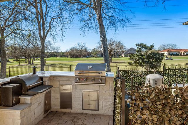 118 Hillsborough Drive W, Montgomery, TX 77356