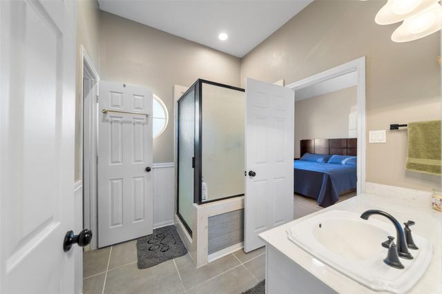 118 Hillsborough Drive W, Montgomery, TX 77356