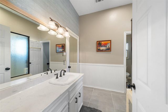 118 Hillsborough Drive W, Montgomery, TX 77356