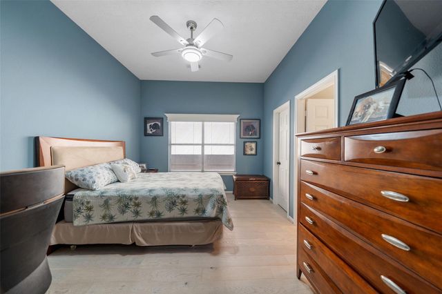 118 Hillsborough Drive W, Montgomery, TX 77356