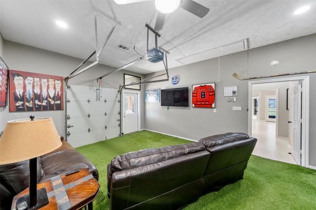 118 Hillsborough Drive W, Montgomery, TX 77356