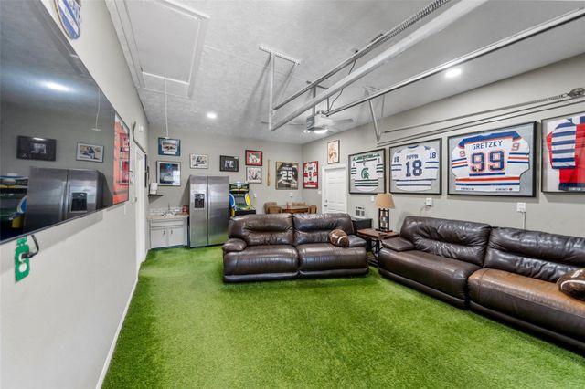 118 Hillsborough Drive W, Montgomery, TX 77356