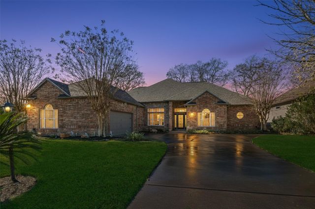 118 Hillsborough Drive W, Montgomery, TX 77356