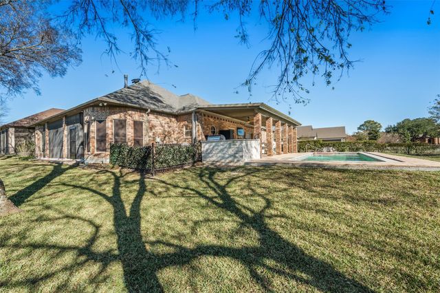 118 Hillsborough Drive W, Montgomery, TX 77356