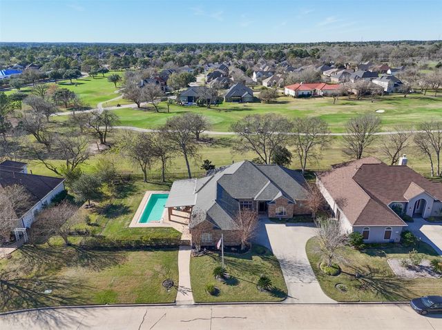 118 Hillsborough Drive W, Montgomery, TX 77356