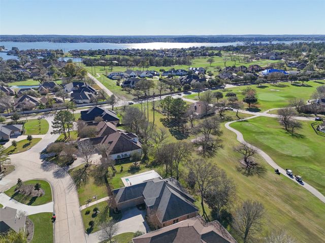 118 Hillsborough Drive W, Montgomery, TX 77356