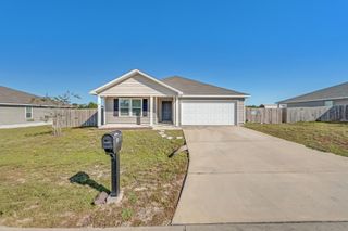 12 W Lockwood Way, Defuniak Springs, FL 32435