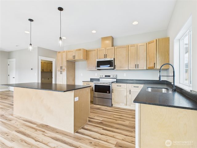 2460 Noah Street SE, East Wenatchee, WA 98802