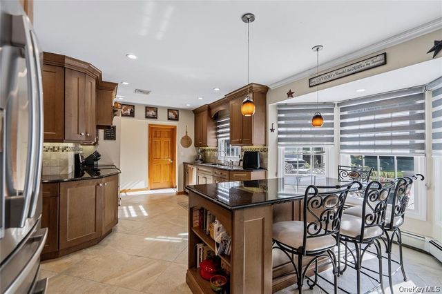 15-17 Park Woods Lane, Kings Park, NY 11754