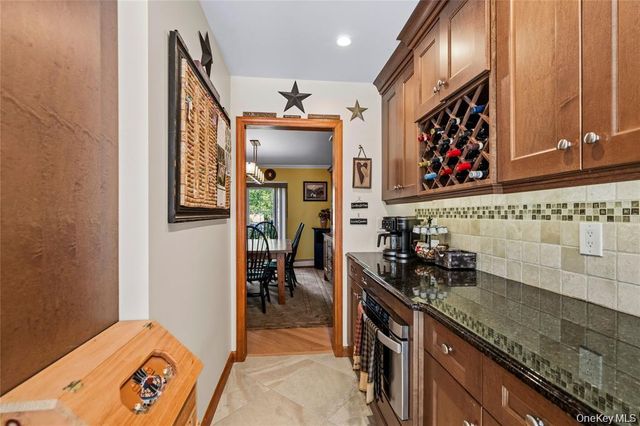 15-17 Park Woods Lane, Kings Park, NY 11754