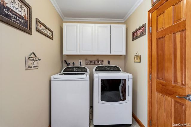 15-17 Park Woods Lane, Kings Park, NY 11754