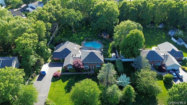 15-17 Park Woods Lane, Kings Park, NY 11754