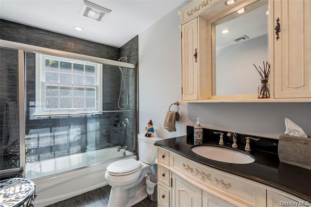 15-17 Park Woods Lane, Kings Park, NY 11754