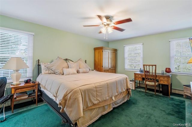 15-17 Park Woods Lane, Kings Park, NY 11754