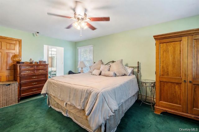 15-17 Park Woods Lane, Kings Park, NY 11754