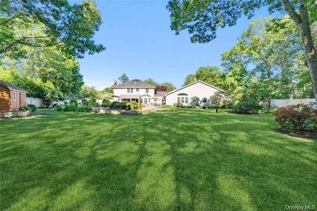 15-17 Park Woods Lane, Kings Park, NY 11754
