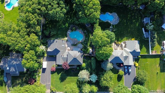 15-17 Park Woods Lane, Kings Park, NY 11754