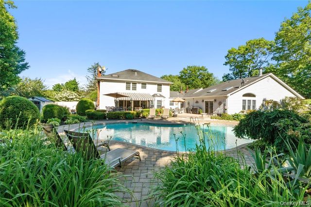 15-17 Park Woods Lane, Kings Park, NY 11754