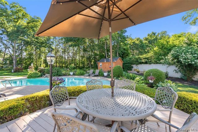 15-17 Park Woods Lane, Kings Park, NY 11754