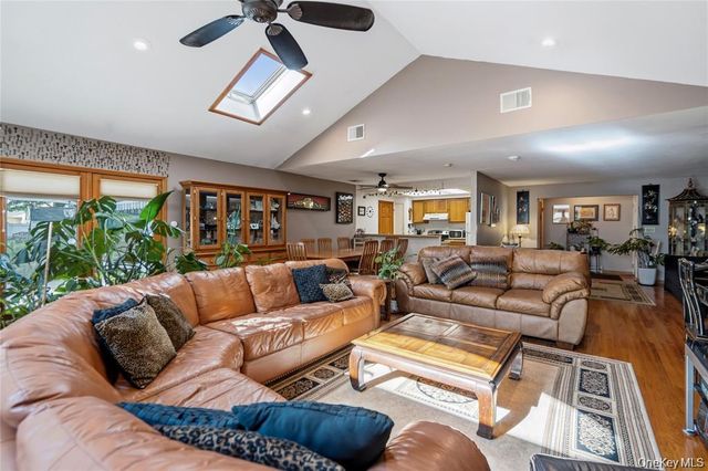 15-17 Park Woods Lane, Kings Park, NY 11754