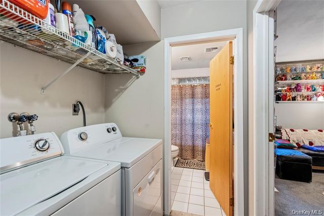 15-17 Park Woods Lane, Kings Park, NY 11754