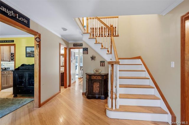 15-17 Park Woods Lane, Kings Park, NY 11754
