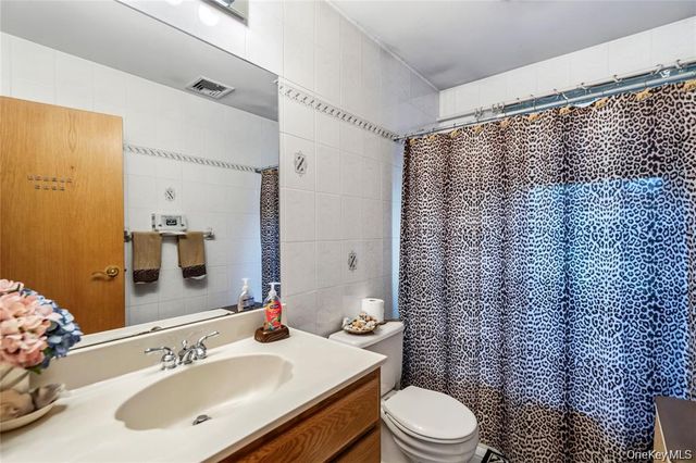 15-17 Park Woods Lane, Kings Park, NY 11754