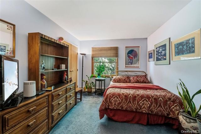 15-17 Park Woods Lane, Kings Park, NY 11754