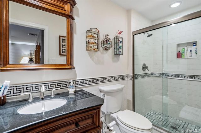 15-17 Park Woods Lane, Kings Park, NY 11754