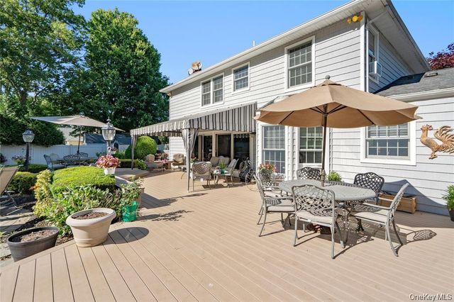 15-17 Park Woods Lane, Kings Park, NY 11754