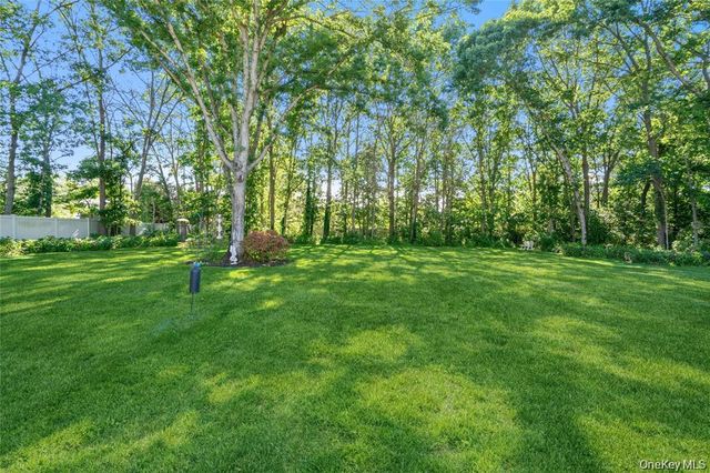 15-17 Park Woods Lane, Kings Park, NY 11754