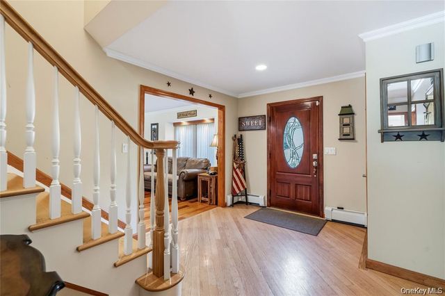 15-17 Park Woods Lane, Kings Park, NY 11754