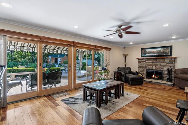 15-17 Park Woods Lane, Kings Park, NY 11754