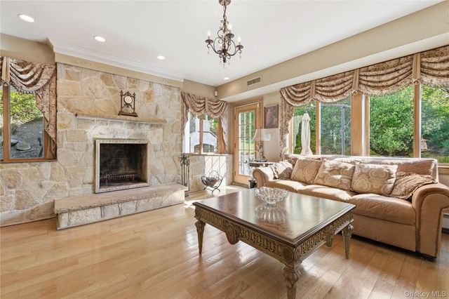 33 Greenbriar Drive, Chappaqua, NY 10514