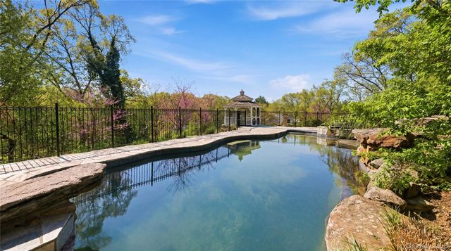 33 Greenbriar Drive, Chappaqua, NY 10514