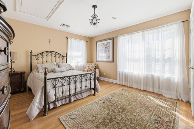 33 Greenbriar Drive, Chappaqua, NY 10514