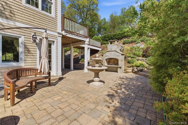 33 Greenbriar Drive, Chappaqua, NY 10514