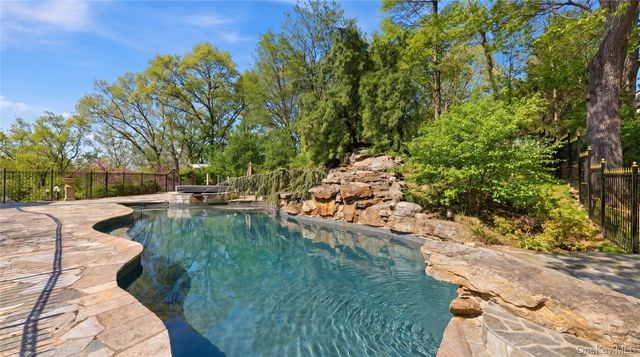 33 Greenbriar Drive, Chappaqua, NY 10514