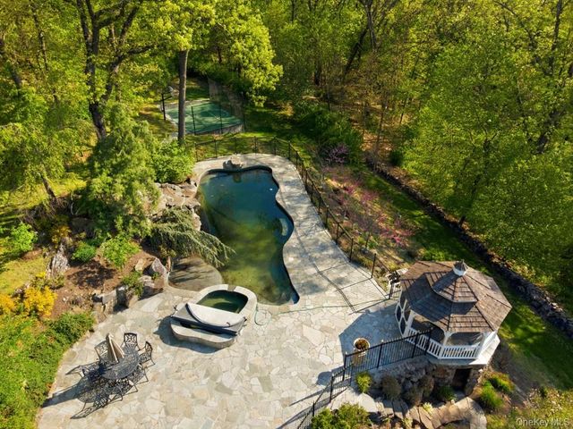 33 Greenbriar Drive, Chappaqua, NY 10514