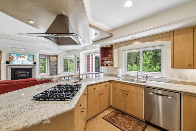 60 Oak Creek Trail, Madison, WI 53717