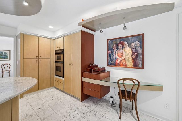 60 Oak Creek Trail, Madison, WI 53717